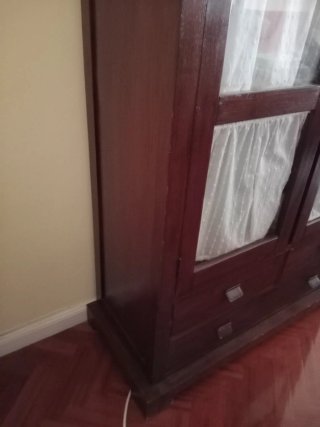 Vitrina madera Banak Importa cristal