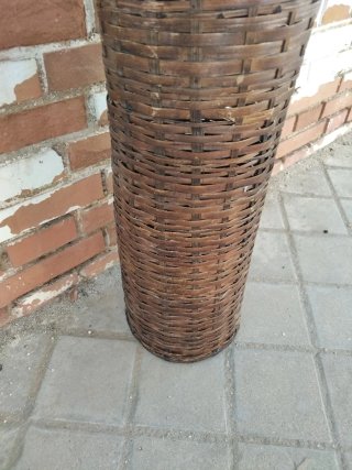 Cesto jarrón de mimbre para flores secas entradita