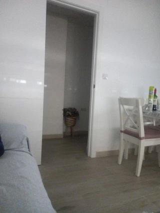 Alquilo una habitación,solo a chicas