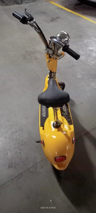 Patinete eléctrico con asiento