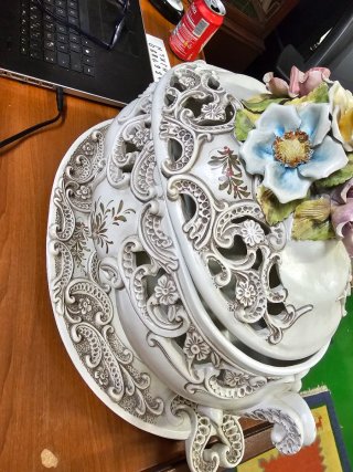 Sopera porcelana Italia flores pintadas a mano