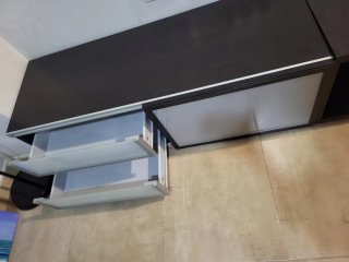 Mesa TV modular oscura