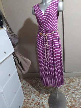 Vestido largo morado y blanco