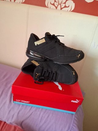 Sneakers Puma Nere e Dorate