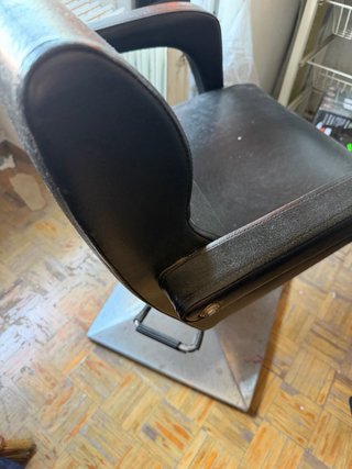 Sillón de peluquería negro