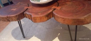 Mesa rústica troncos madera con broche  mariposa