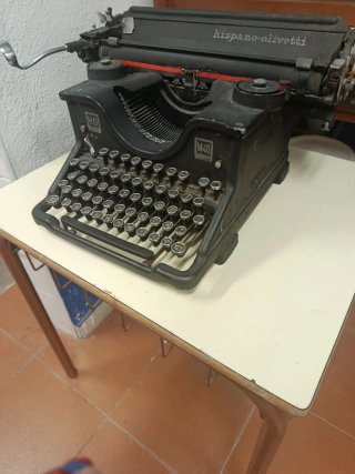 Máquina de escribir Hispano Olivetti M40
