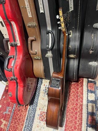 Takamine EG124C Electro Nylon Guitarra