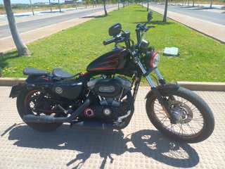 Harley-Davidson Negra y Roja