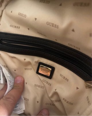 Mochila Guess Negra con Monedero