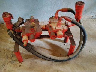 Distribuidor hidráulico para máquinas