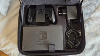Nintendo Switch + Funda + 4 Juegos