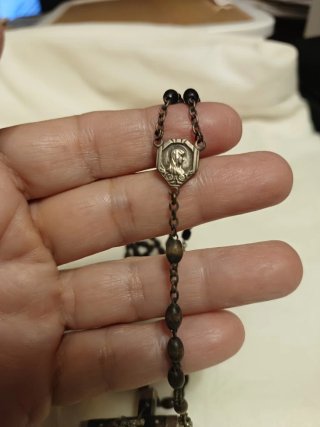Rosario de cristal oscuro