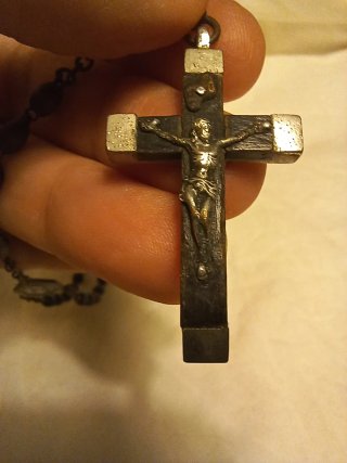 Rosario de cristal oscuro