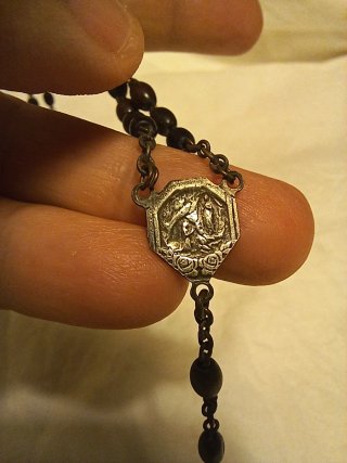 Rosario de cristal oscuro