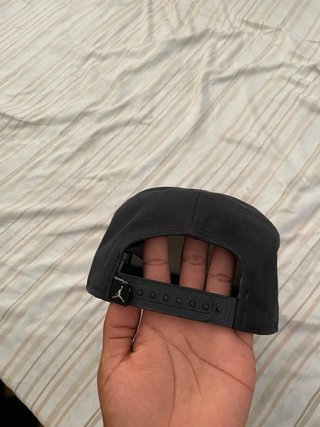 Gorra Jordan Negra y Roja