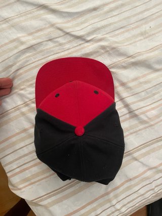 Gorra Jordan Negra y Roja