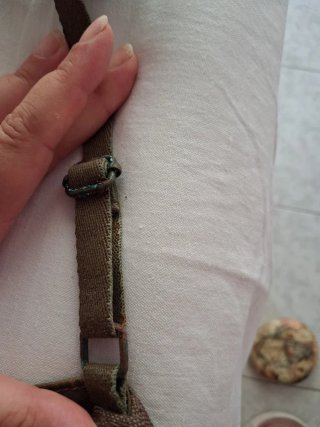 Borsetta verde militare con stampa anime