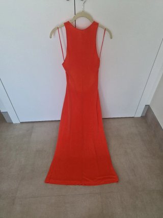Vestido color coral de Massimo Dutti Diseño largo