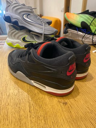 Zapatilla Jordan 4 Talla 48.5 Negra Roja