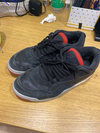 Zapatilla Jordan 4 Talla 48.5 Negra Roja