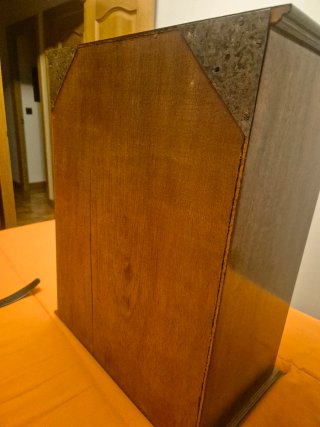 Mueble de madera con espejo /precio negociable