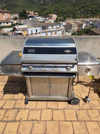 Barbacoa de gas rota