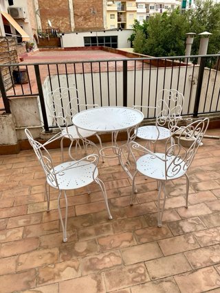 Mesa y 4 sillas de hierro vintage