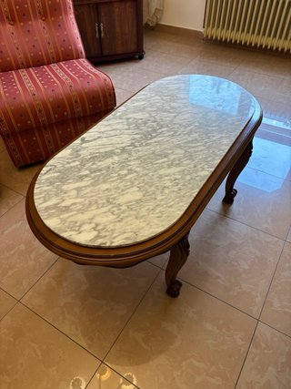 Mesa de centro de mármol y madera