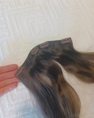 Extensiones de pelo castaño con reflejos