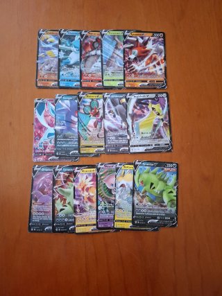 16 Cartas Pokémon V