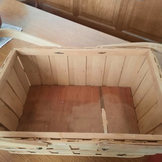 Cesta de madera con asas. Ligera.