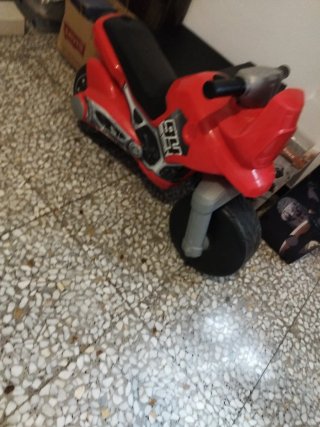 Moto infantil roja sin batería