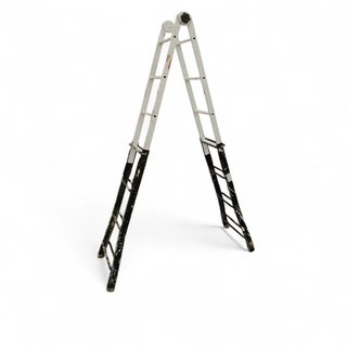 ESCALERA DE ALUMINIO DE 14 PELDAÑOS BLANCO Y NEGRO