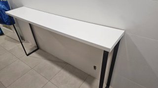 Mesa auxiliar de cocina blanca y negra