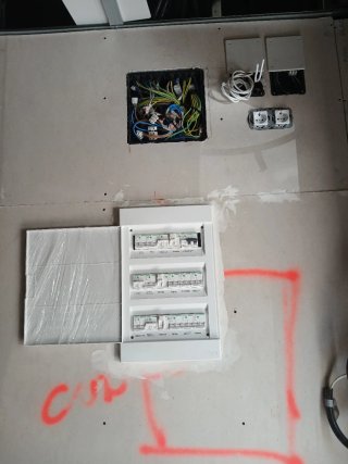 Soy fahim trabajo electricidad fontanería y aire a