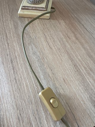 Dos lamparas de mesa beis y doradas