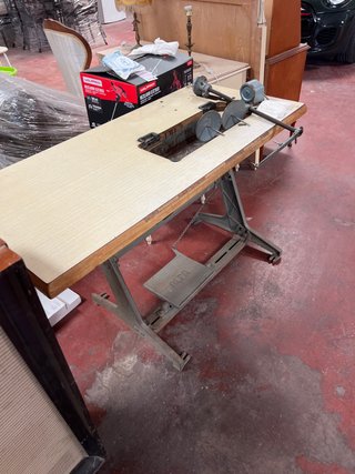 Mesa de máquina de coser industrial