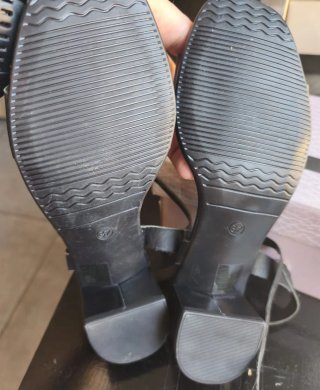 Sandalias Primo Tacón Bajo Negro