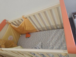 Cuna de madera para bebé