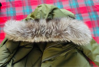 Parka Michael Kors verde con pelo natural