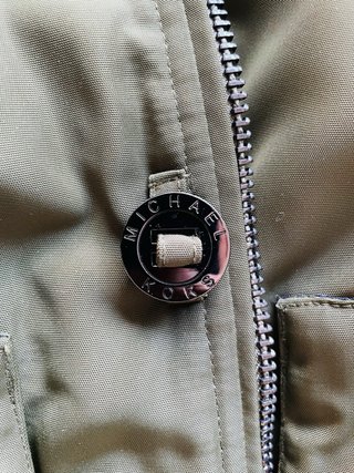 Parka Michael Kors verde con pelo natural