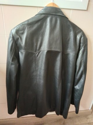 Chaqueta de piel negra