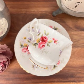 Taza y plato Royal Albert Tenderness