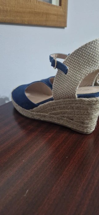 Zapatillas cuña esparto azul y beige