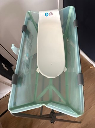 Bañera Stokke Flexi Bath con soporte y reductor