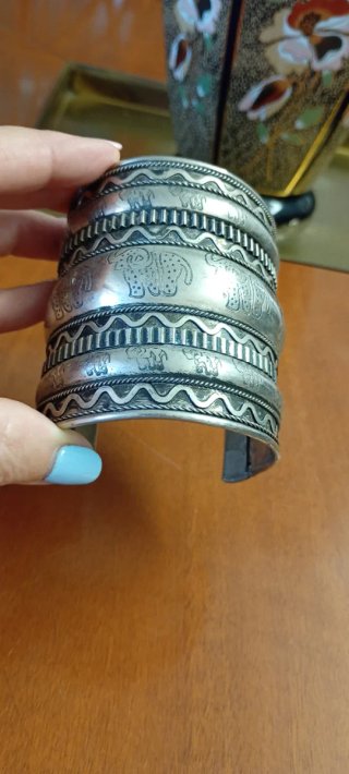 Bracciale a fascia metallo argentato con elefanti