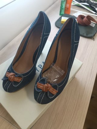 Zapatos de tacón Marypaz azul y marrón