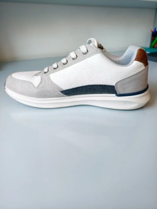 Zapatillas ARRIGO BELLO grises y blancas
