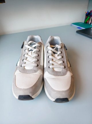 Zapatillas ARRIGO BELLO grises y blancas